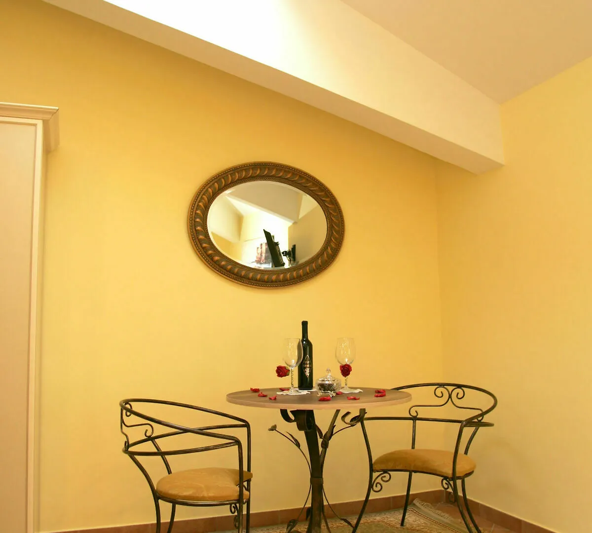 Mercatello Relais Old City Naples Bed & Breakfast