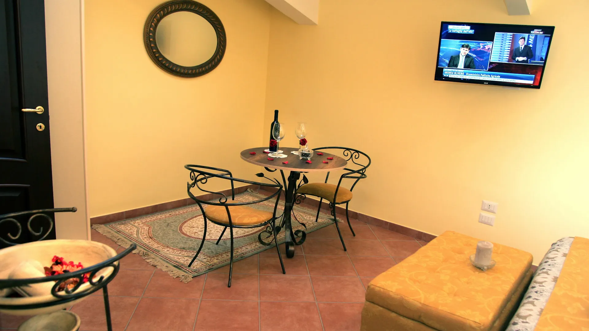 Mercatello Relais Old City Naples 3*,