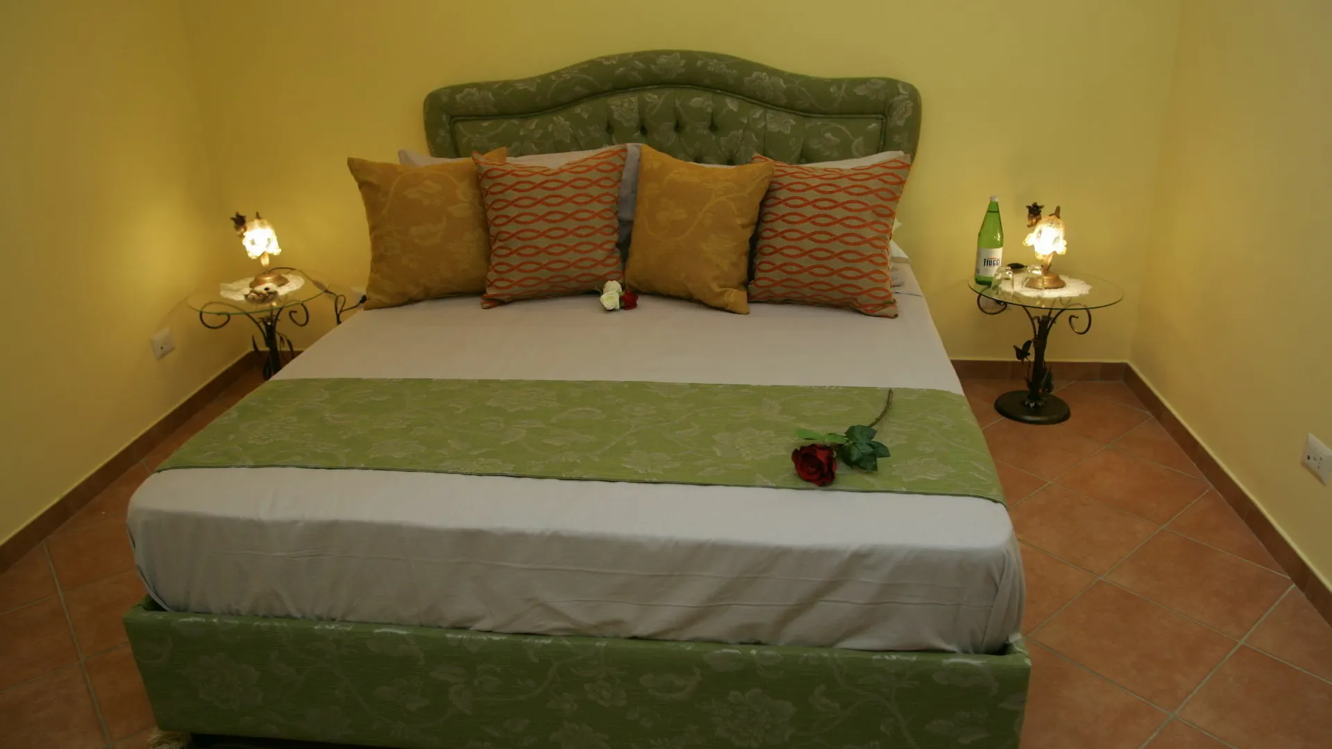 Mercatello Relais Old City Naples Bed & Breakfast